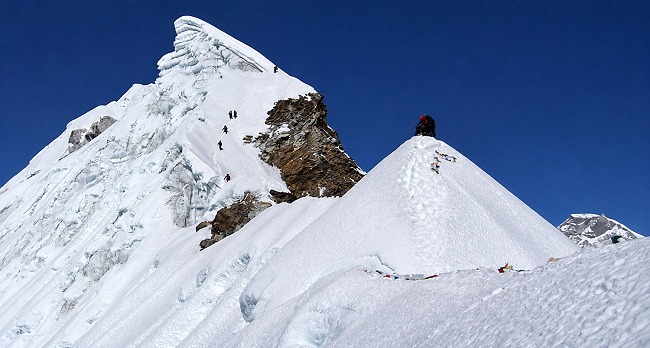 Lobuche East vs Island Peak: Which Everest Region Peak Should You Climb First?